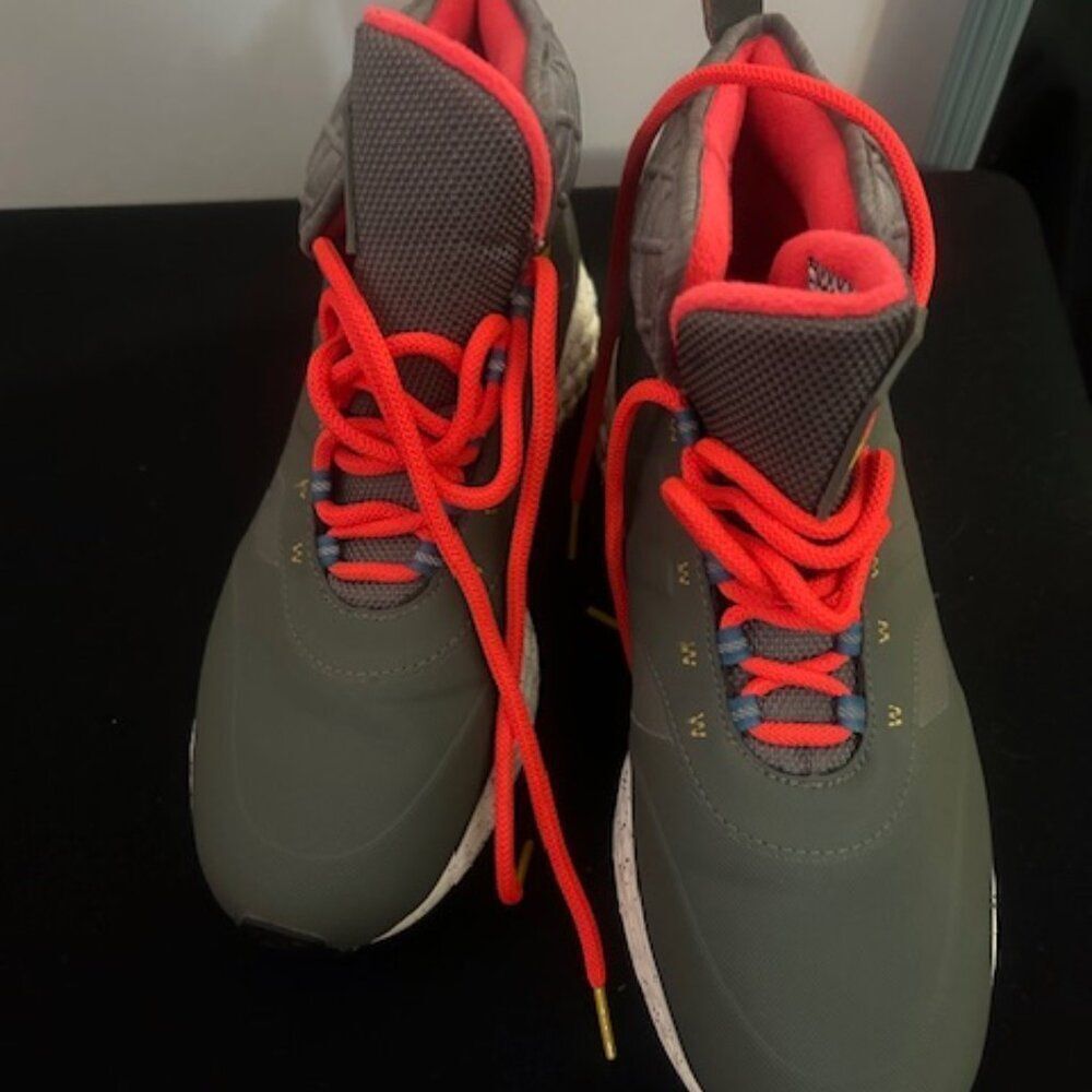 New Balance 710 Gray Lace up Mid Hiking boots , size 11